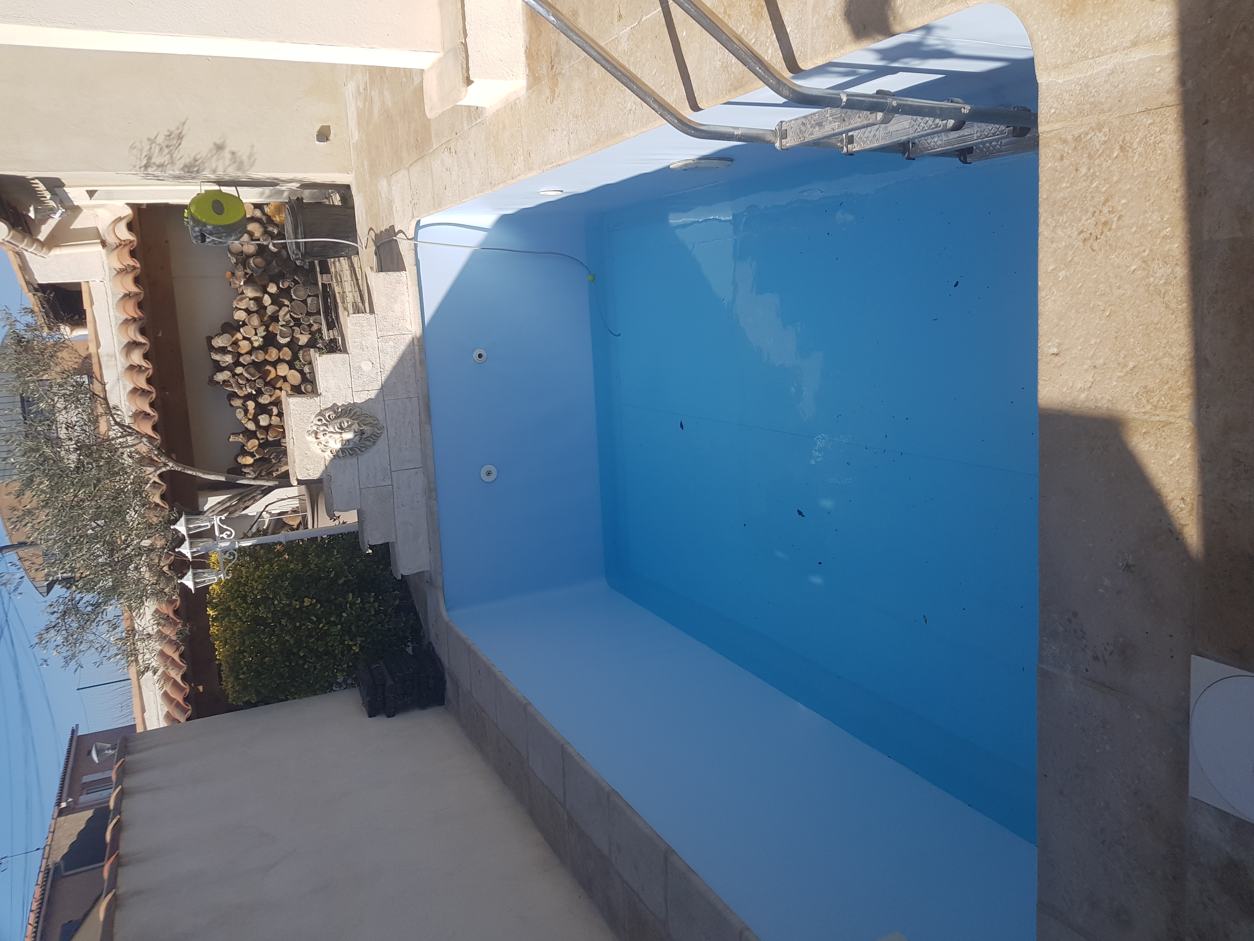 amenagement exterieur Bouches-du-Rhone-renovation de piscines PACA-paysagiste Arles-pose de liner Camargue-entretien de jardin Alpilles