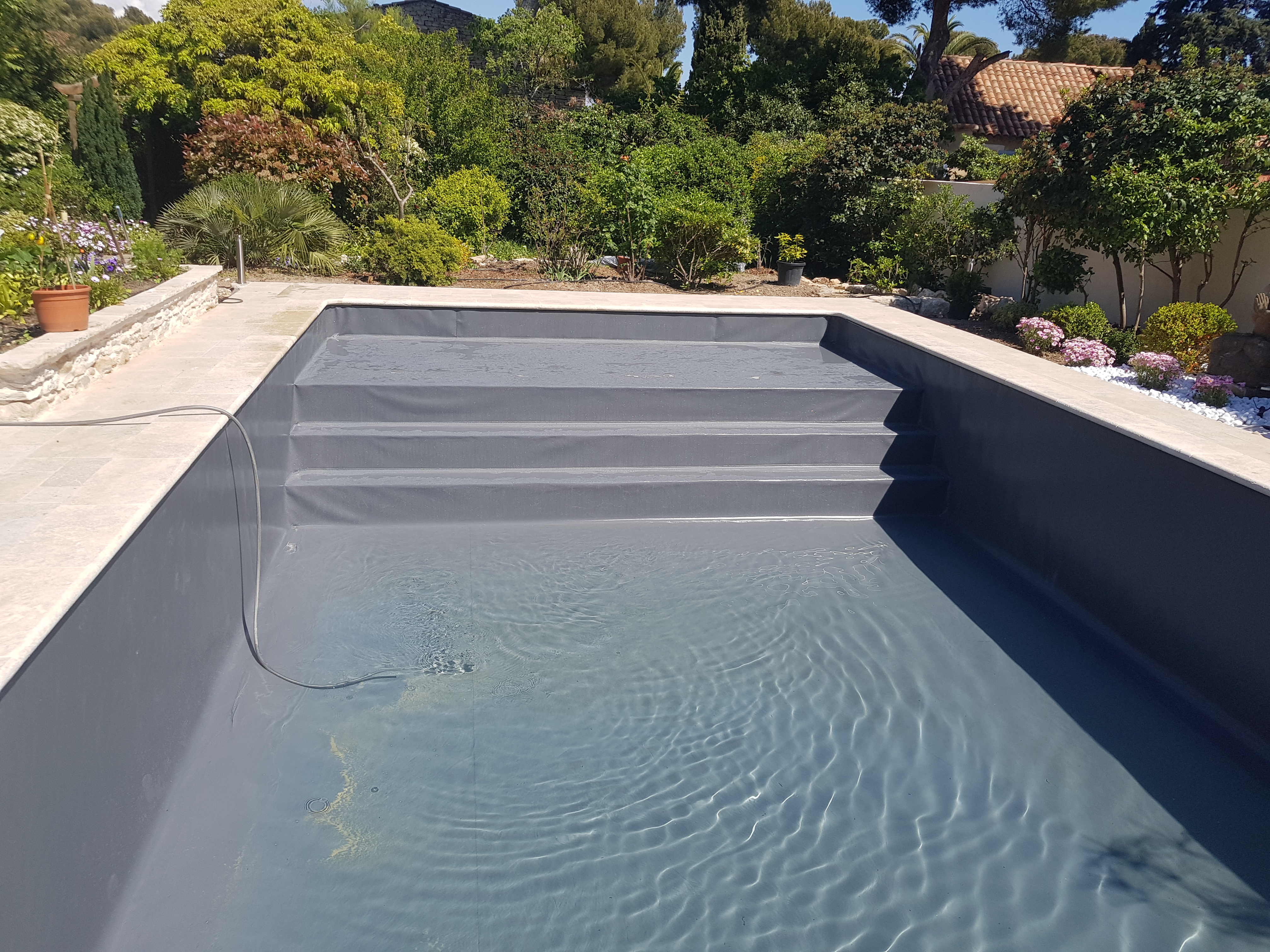 amenagement exterieur Bouches-du-Rhone-renovation de piscines PACA-paysagiste Arles-pose de liner Camargue-entretien de jardin Alpilles