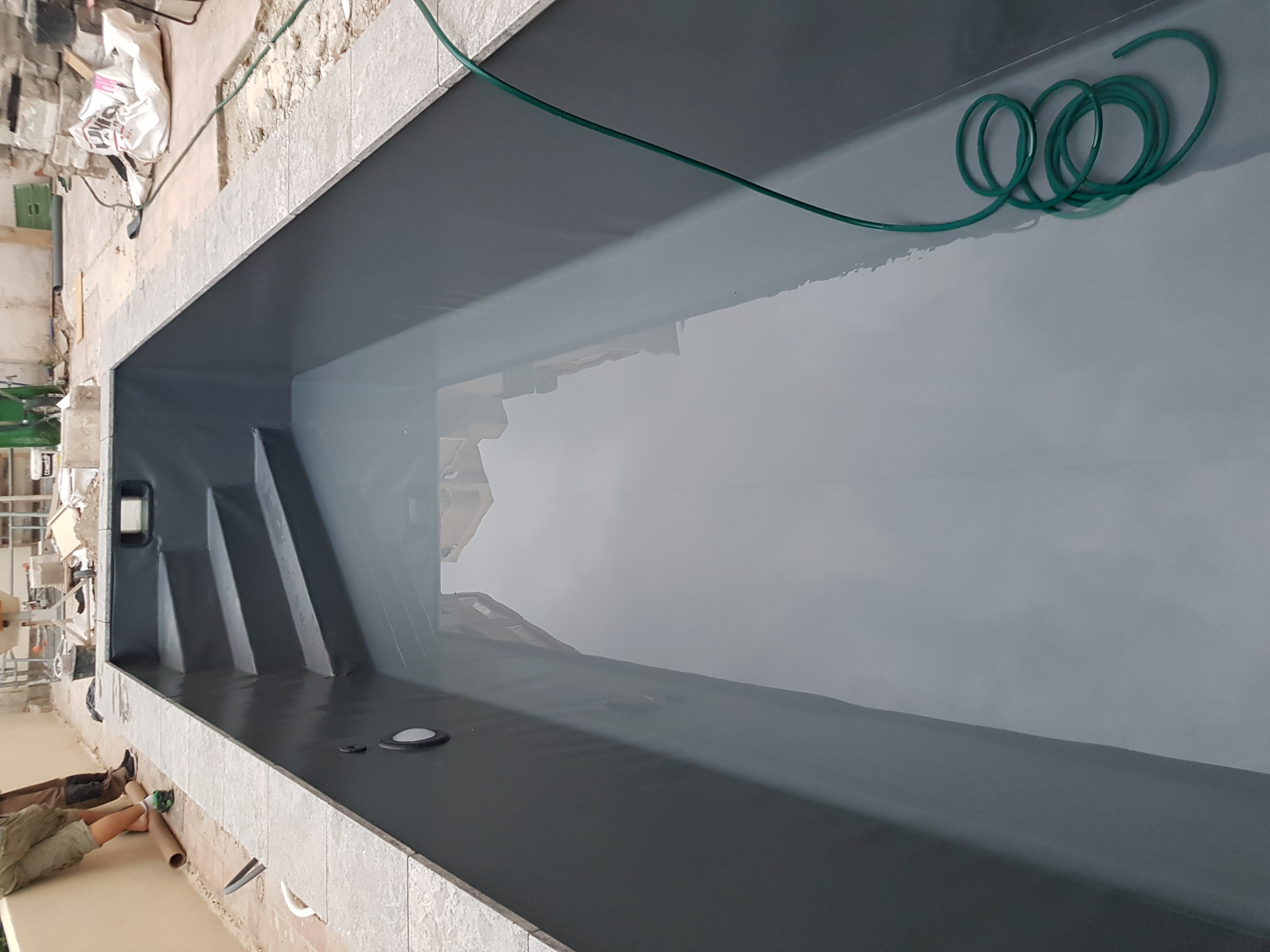 amenagement exterieur Bouches-du-Rhone-renovation de piscines PACA-paysagiste Arles-pose de liner Camargue-entretien de jardin Alpilles