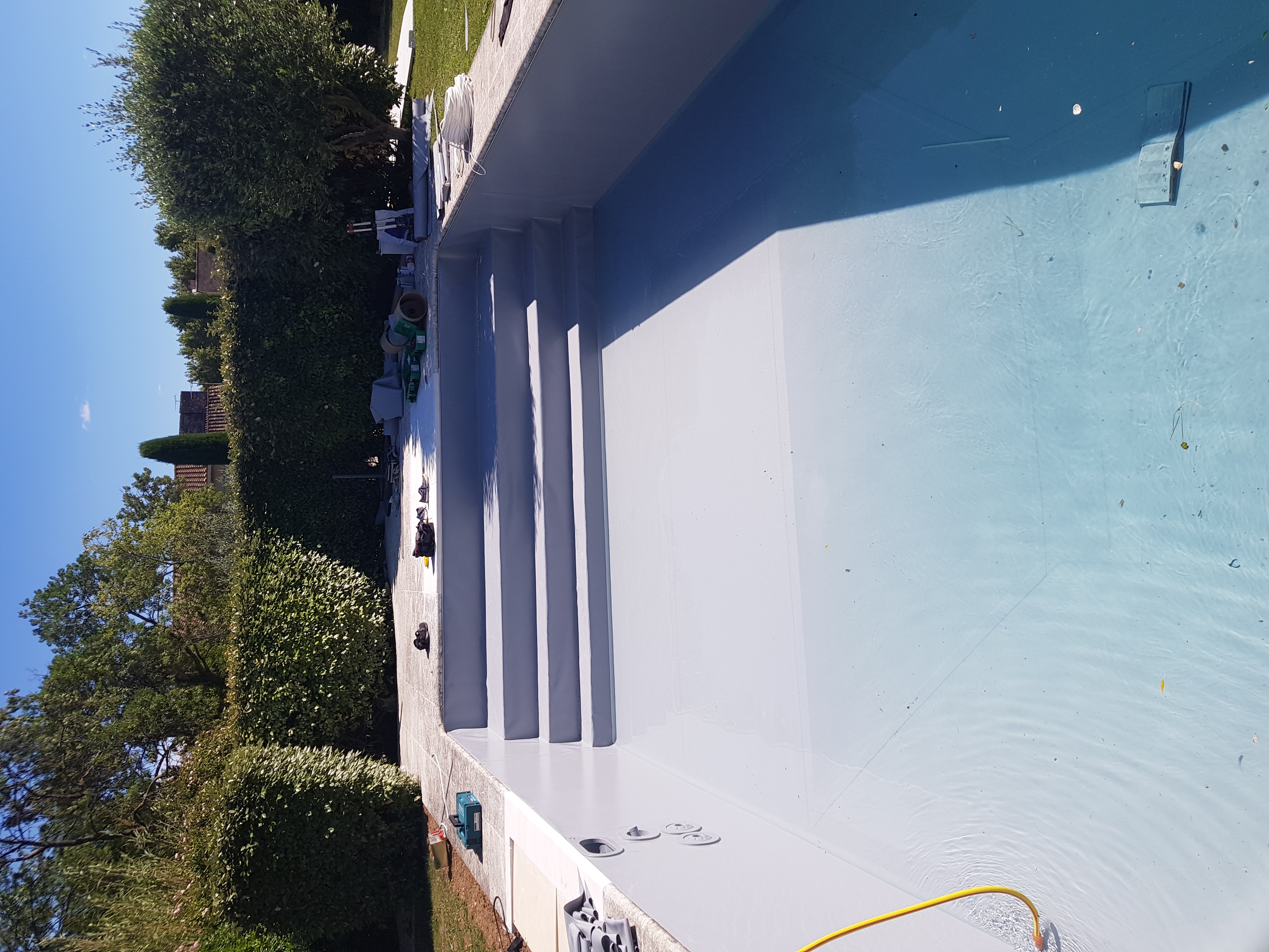 amenagement exterieur Bouches-du-Rhone-renovation de piscines PACA-paysagiste Arles-pose de liner Camargue-entretien de jardin Alpilles