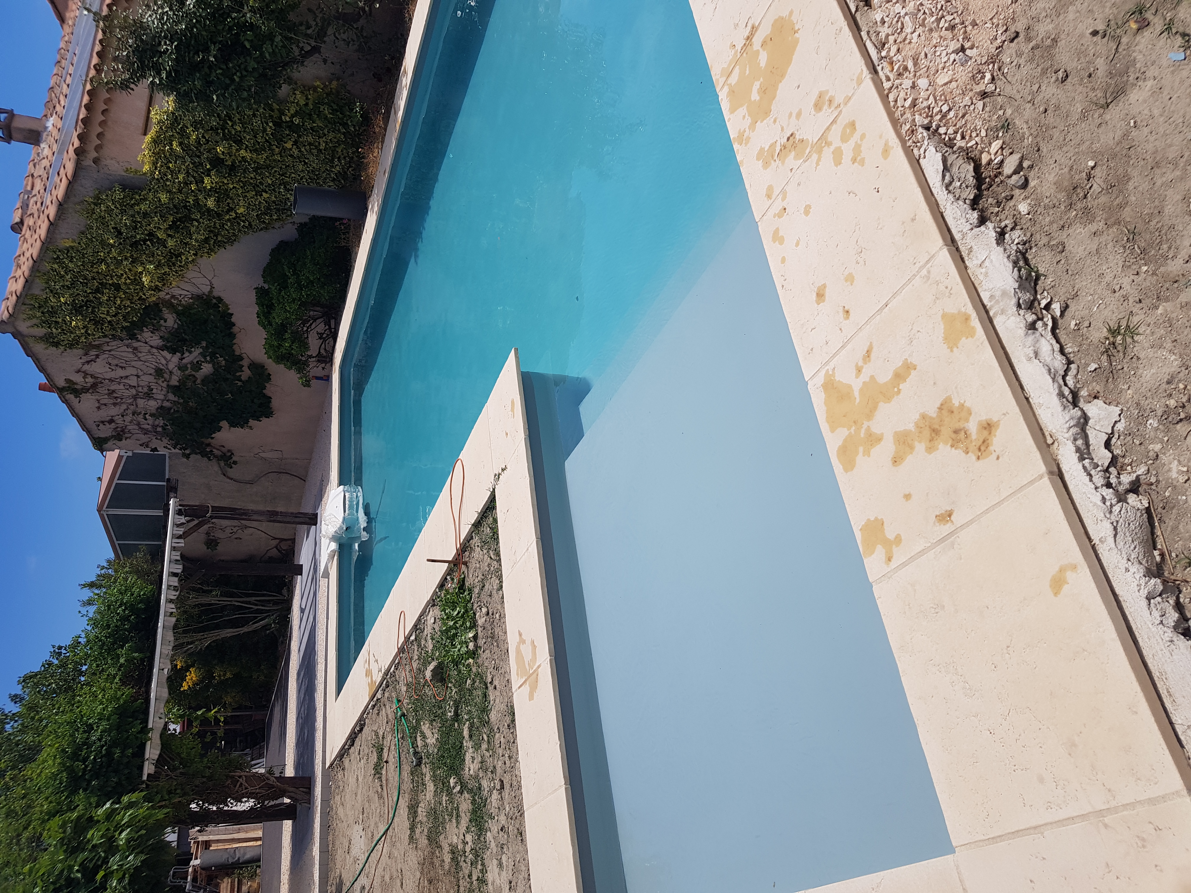 amenagement exterieur Bouches-du-Rhone-renovation de piscines PACA-paysagiste Arles-pose de liner Camargue-entretien de jardin Alpilles