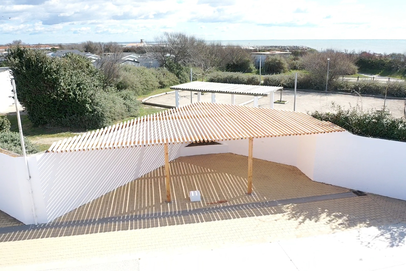 amenagement exterieur Bouches-du-Rhone-renovation de piscines PACA-paysagiste Arles-pose de liner Camargue-entretien de jardin Alpilles