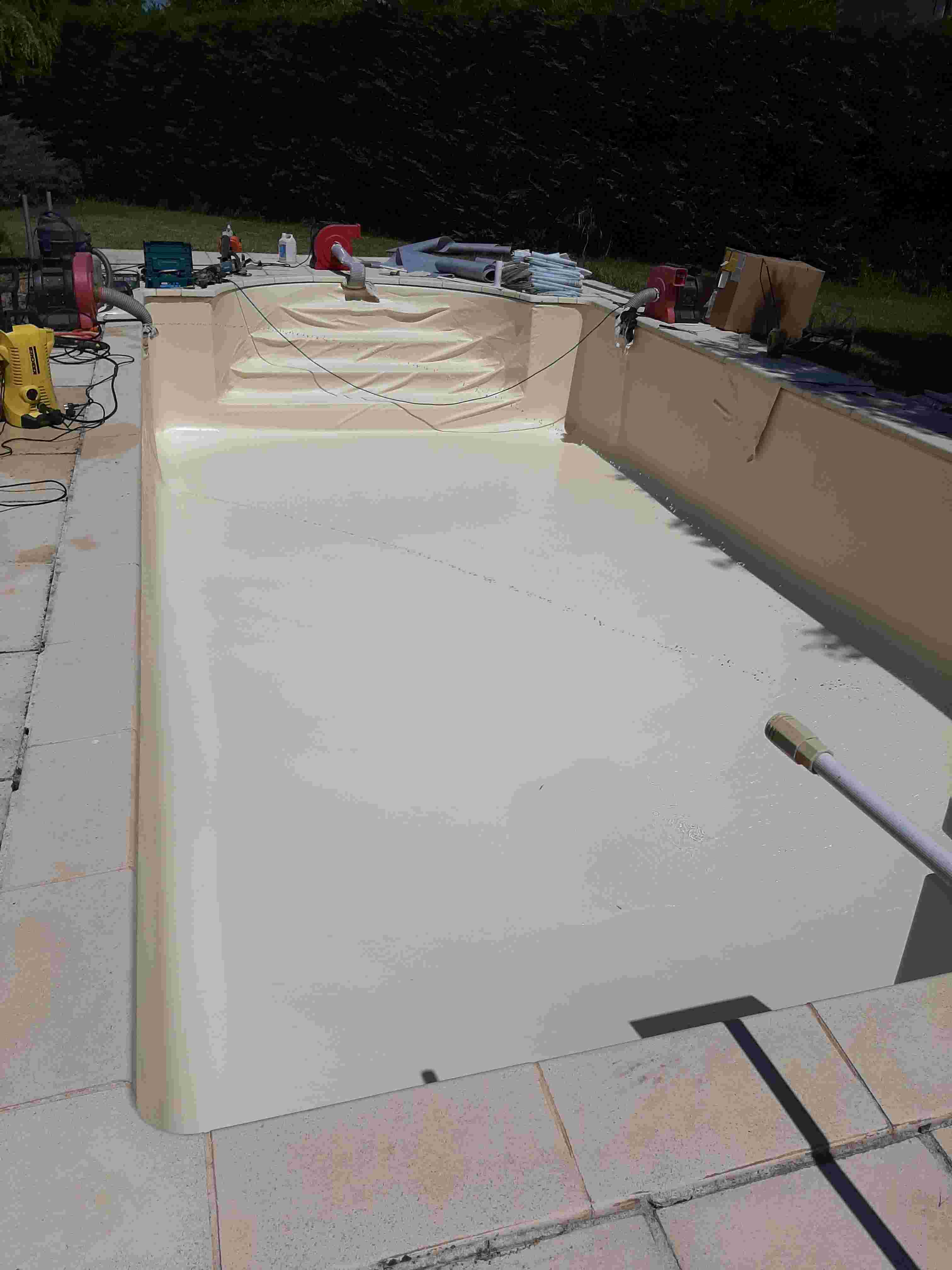 amenagement exterieur Bouches-du-Rhone-renovation de piscines PACA-paysagiste Arles-pose de liner Camargue-entretien de jardin Alpilles