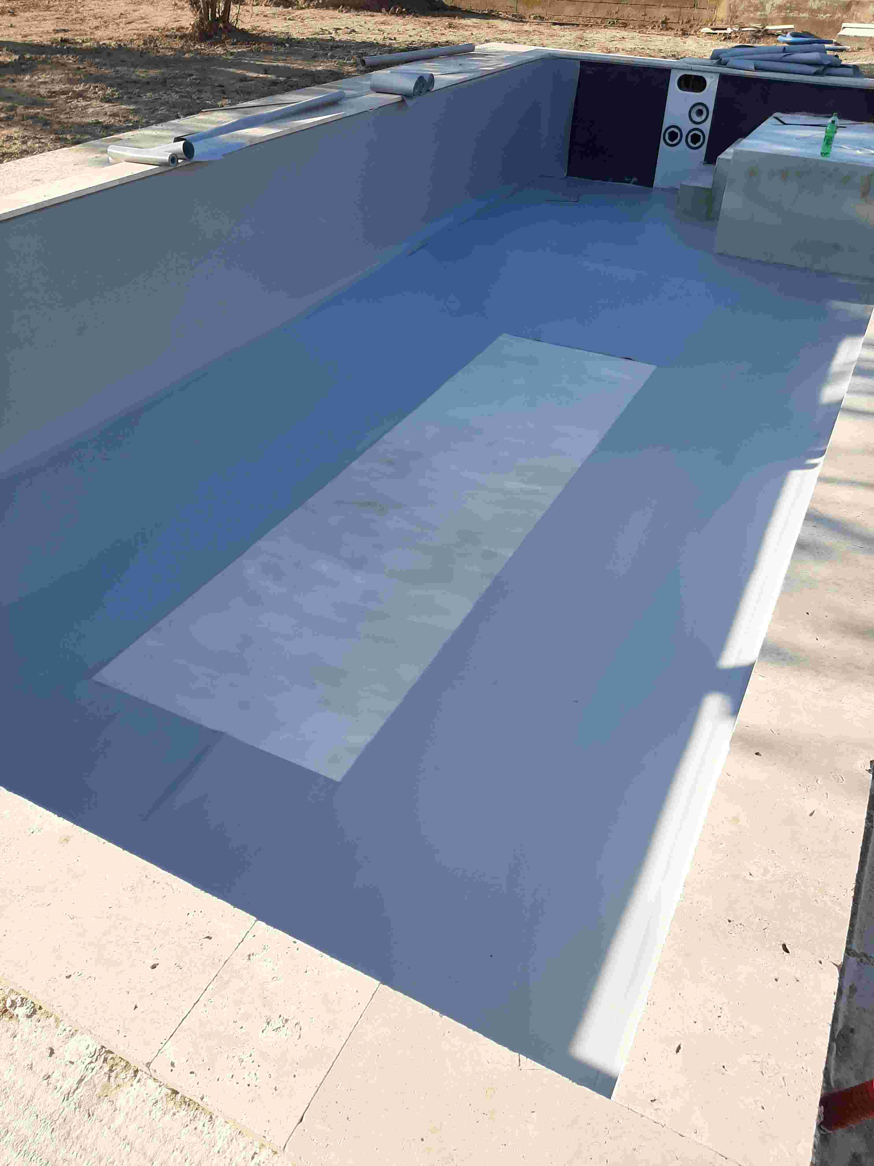 amenagement exterieur Bouches-du-Rhone-renovation de piscines PACA-paysagiste Arles-pose de liner Camargue-entretien de jardin Alpilles