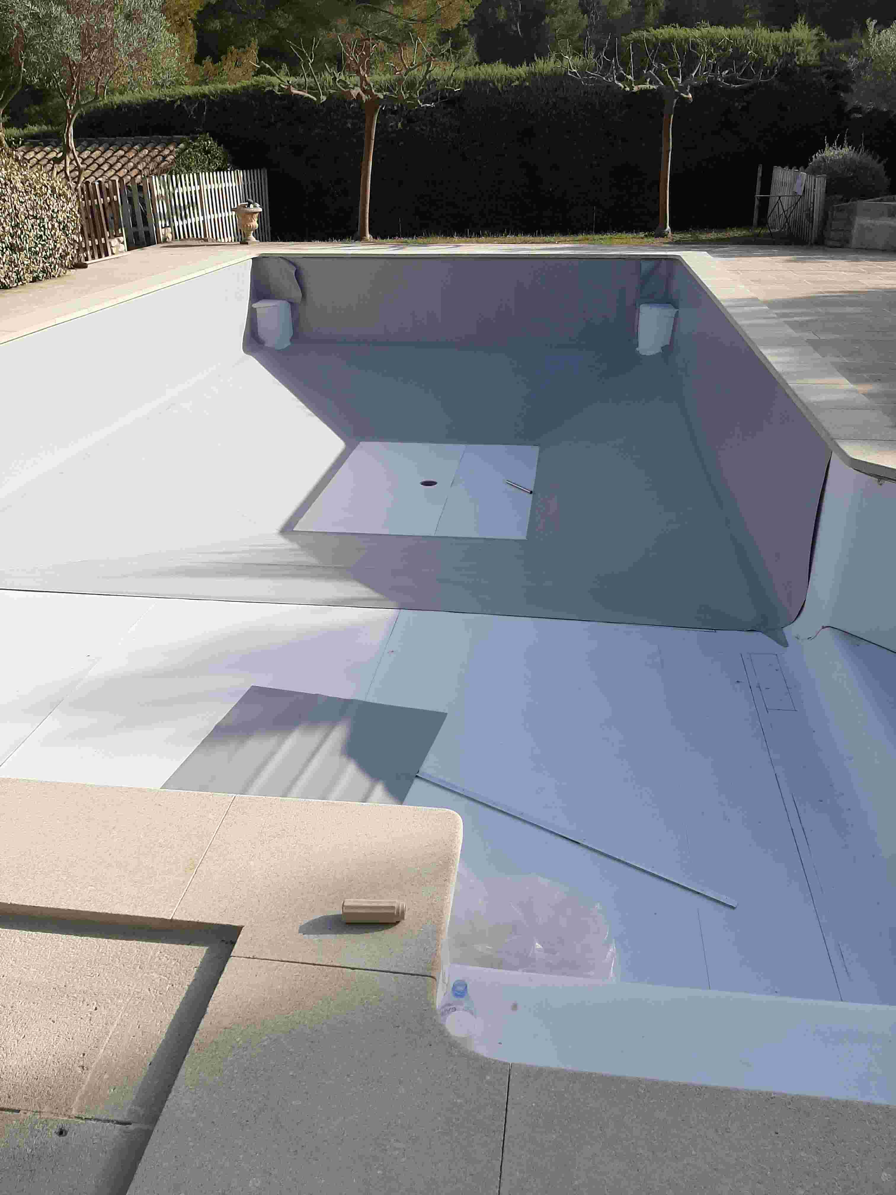 amenagement exterieur Bouches-du-Rhone-renovation de piscines PACA-paysagiste Arles-pose de liner Camargue-entretien de jardin Alpilles