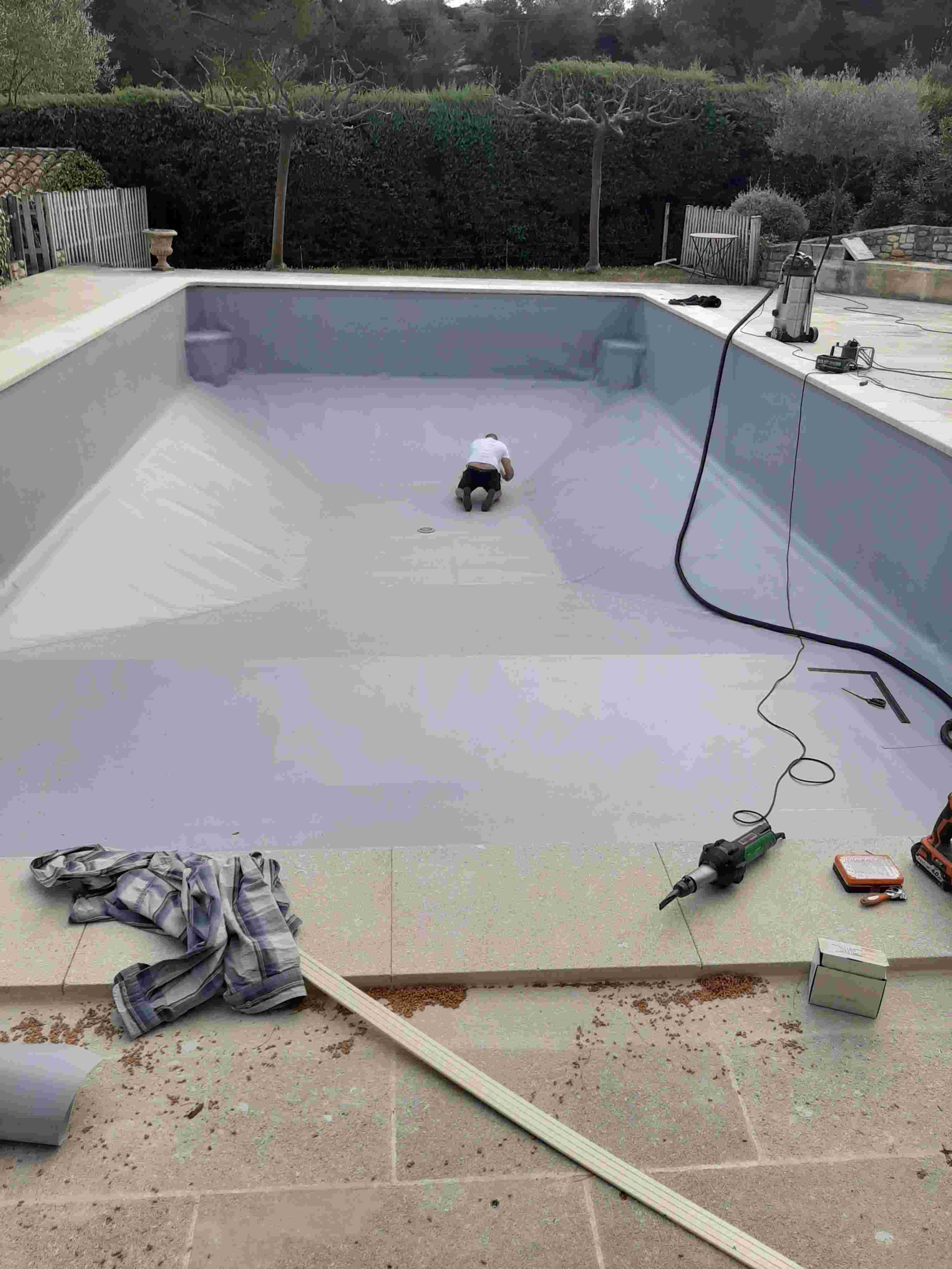 amenagement exterieur Bouches-du-Rhone-renovation de piscines PACA-paysagiste Arles-pose de liner Camargue-entretien de jardin Alpilles