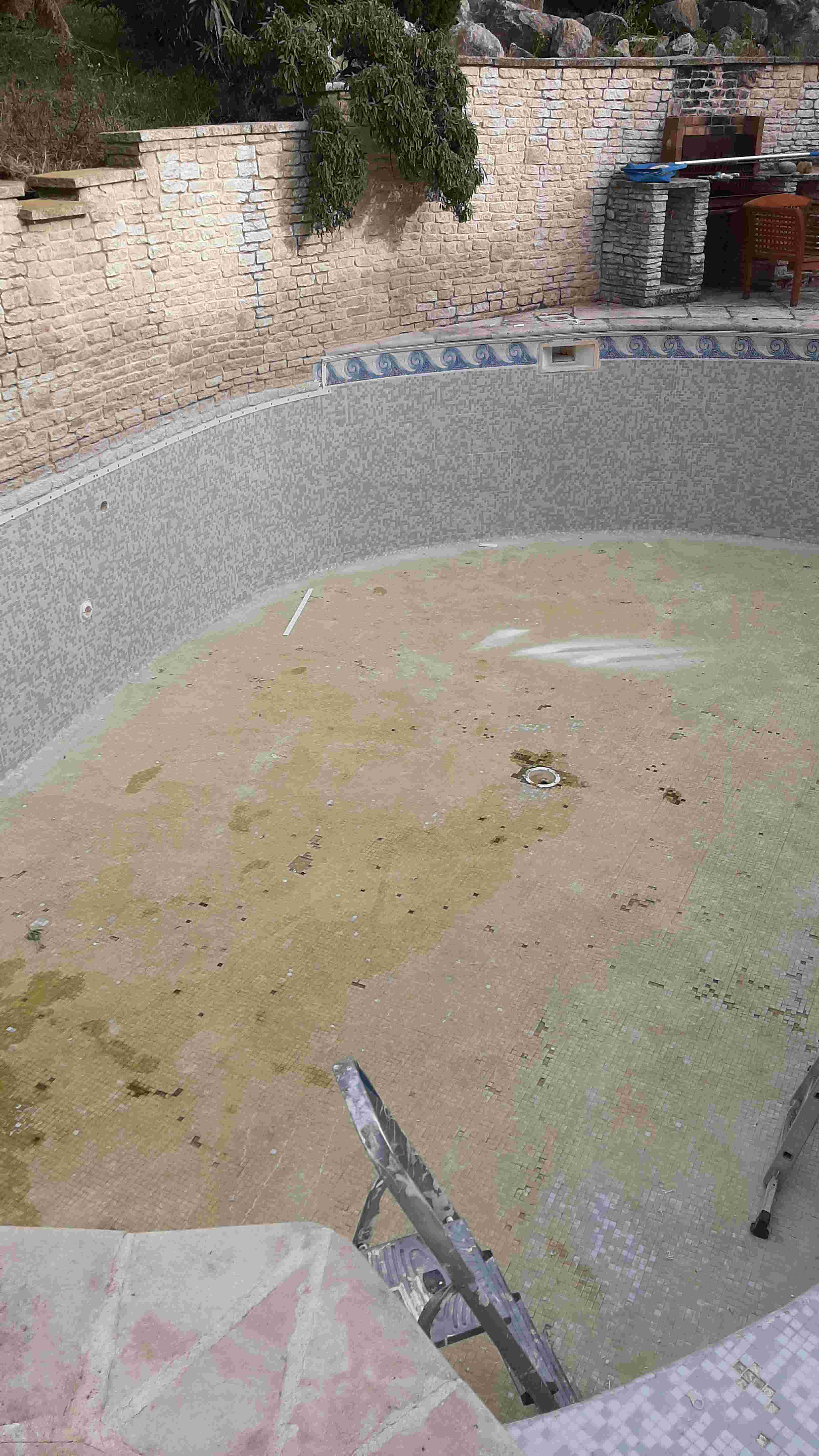 amenagement exterieur Bouches-du-Rhone-renovation de piscines PACA-paysagiste Arles-pose de liner Camargue-entretien de jardin Alpilles