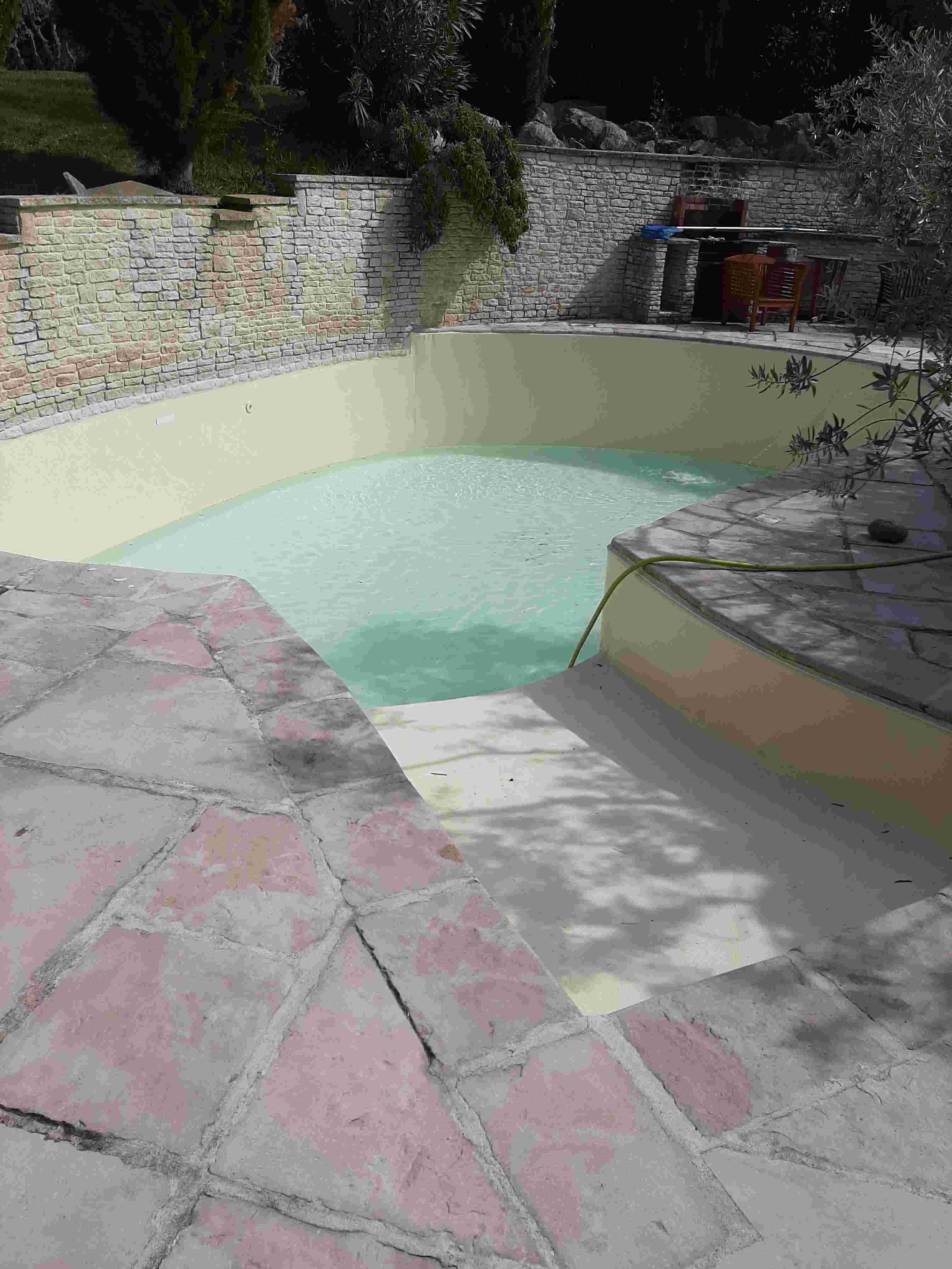 amenagement exterieur Bouches-du-Rhone-renovation de piscines PACA-paysagiste Arles-pose de liner Camargue-entretien de jardin Alpilles