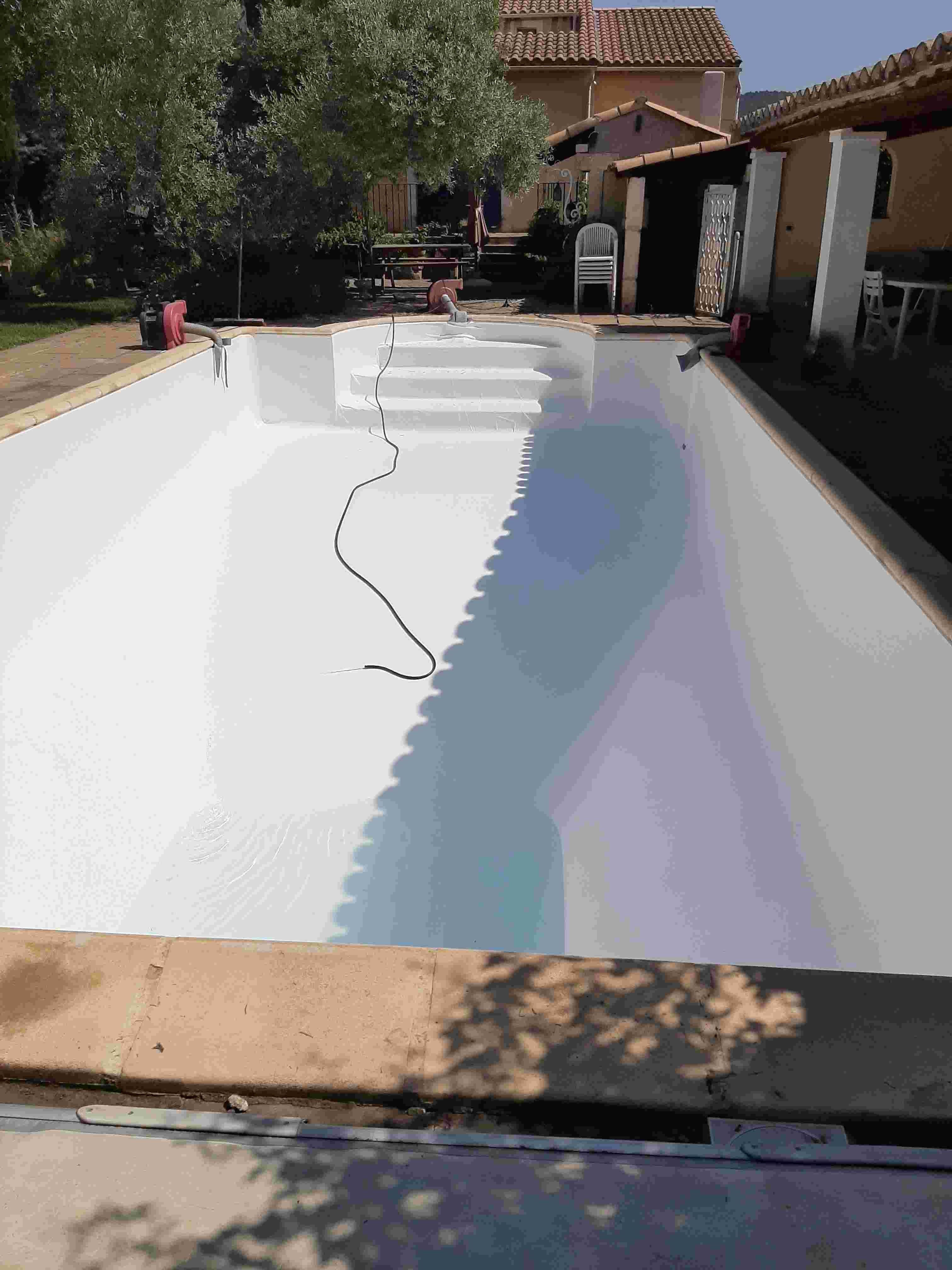 amenagement exterieur Bouches-du-Rhone-renovation de piscines PACA-paysagiste Arles-pose de liner Camargue-entretien de jardin Alpilles