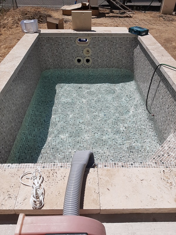 amenagement exterieur Bouches-du-Rhone-renovation de piscines PACA-paysagiste Arles-pose de liner Camargue-entretien de jardin Alpilles