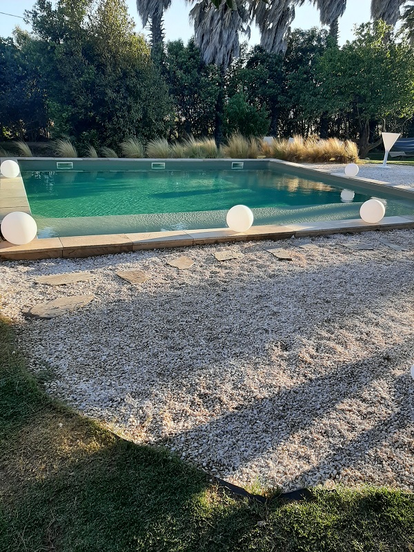 amenagement exterieur Bouches-du-Rhone-renovation de piscines PACA-paysagiste Arles-pose de liner Camargue-entretien de jardin Alpilles