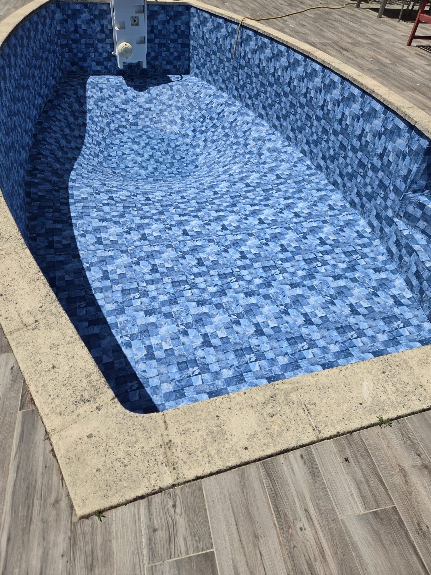 Piscines et jardins ensoleillés